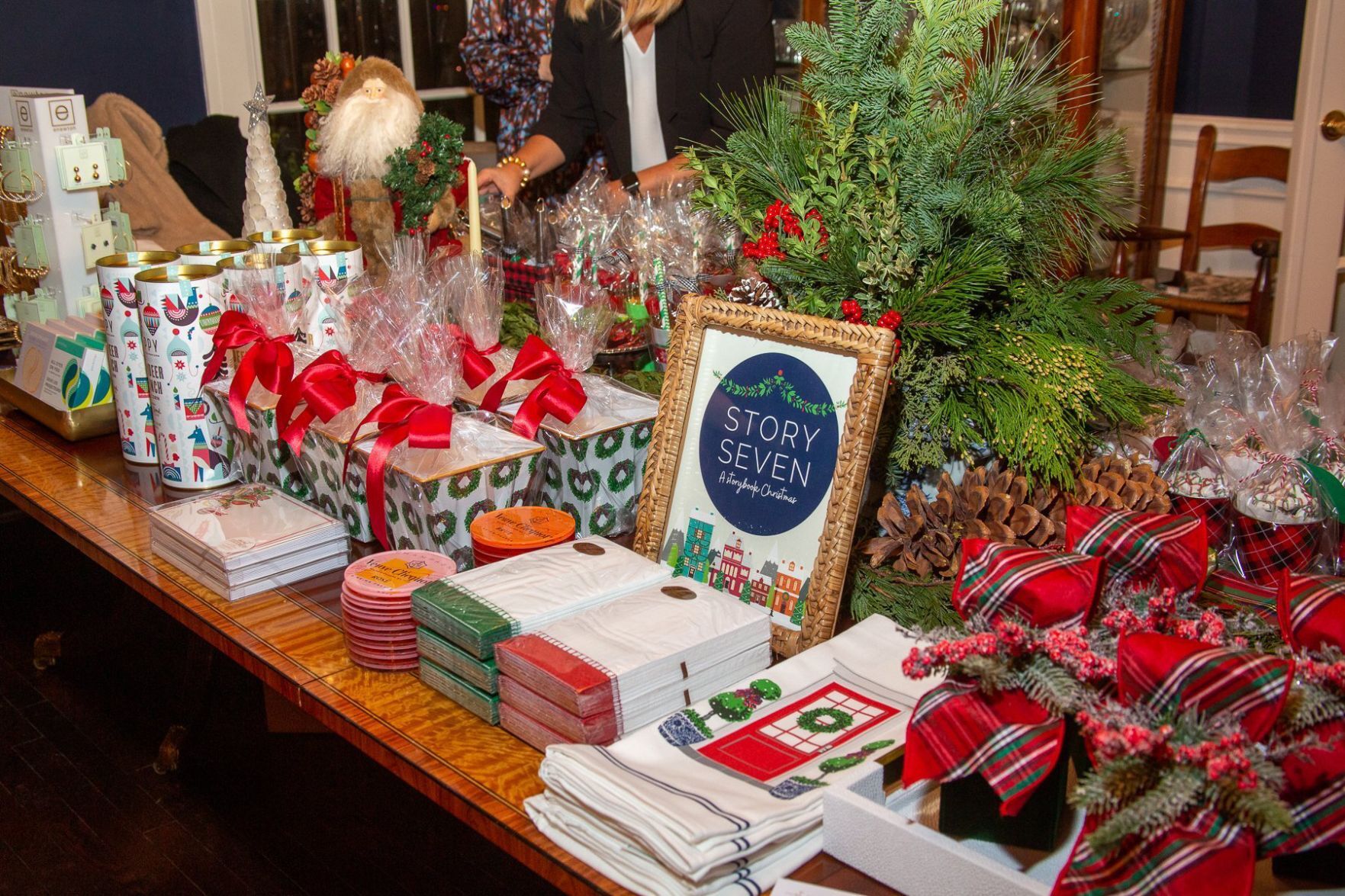 Visitation Academy Mothers' Club's Christmas Open House Cocktail Party